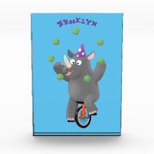 Bloc Photo Drôle rhinocéros mignon jonglant sur monocycle