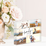 Bloc photo famille<br><div class="desc">Photo de famille. Notre collection moderne de collages photo de famille est parfaite pour capturer et célébrer l'année de manière artistique. Un élégant script de calligraphie écrit à la main ajoute une touche d'élégance intemporelle, en faisant un gardien idéal. Customisez et créez facilement votre histoire visuelle ! Comprend six photos...</div>