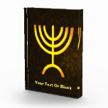 Bloc Photo Flamme de Menorah<br><div class="desc">Un rendu numérique de la menorah juive à sept branches (hébreu : מְ וֹ נ רָ ‎). Ajoutez votre propre texte. La menorah à sept branches, utilisée dans le sanctuaire portatif mis en place par Moïse dans le désert et plus tard dans le Temple de Jérusalem, est un symbole du...</div>