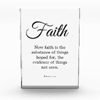 La typographie Black & White Faith est la substanc