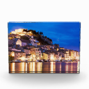 Bloc Photo La ville croate de Sibenik la nuit