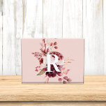Bloc Photo Moderne Pastel Rose & Flore Rouge Avec Initiale<br><div class="desc">Le Moderne Pastel Rose & Rouge Floral avec le design Initial est une combinaison visuellement étonnante et sophistiquée de teintes pastel rose doux et des tons rouges vibrants. Au centre du design se trouve une initiale personnalisable, ajoutant une touche personnelle à l'esthétique globale. La première est audacieuse et proéminente, se...</div>