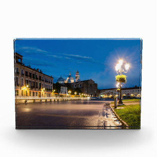 Bloc Photo Prato della Valle la nuit à Padova, Italie