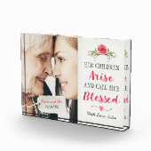 Bloc Photo Ses enfants se lèvent et l'appellent BLESSED! (Droite)