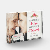 Bloc Photo Ses enfants se lèvent et l'appellent BLESSED! (Gauche)