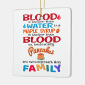 Bloed is dikker dan water maar mazelen keramisch ornament (Links)