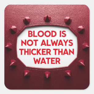 Bloed is niet altijd dikker dan water vierkante sticker