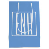 Bloed modern 3 Initialen monogram | Zacht blauw Medium Cadeauzakje (Achterkant)