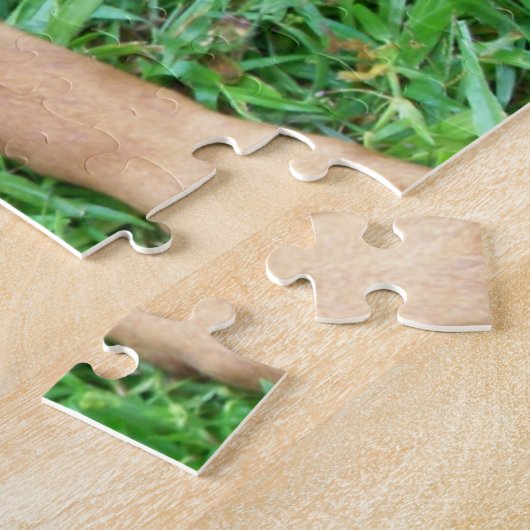 Bloedhond - Scent Hond in het gras jagen Legpuzzel (Zijkant)