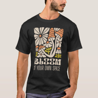 Bloei in je eigen ruimte – Retro Groovy Paddenstoe T-shirt