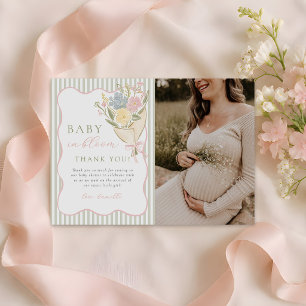 Bloeiende baby in bloemen meisje babyshower foto bedankkaart