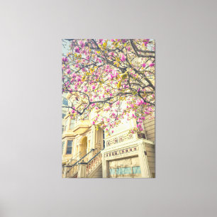 Bloeiende Magnolia Boom en Victoriaans Huis Canvas Afdruk
