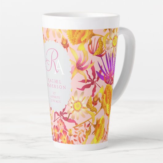 Bloeiende mystieke bloemenmonogram roze latte Mok (Rechterhoek)