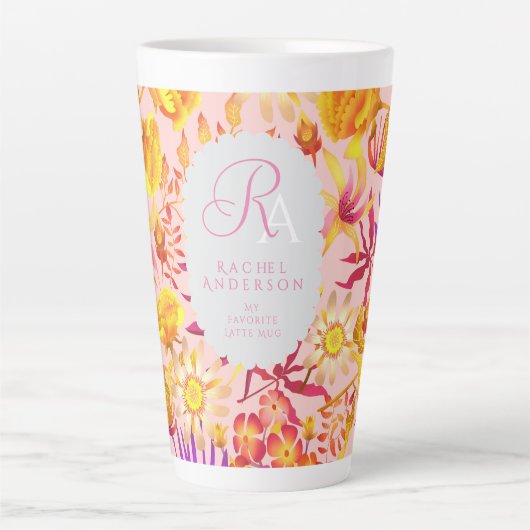 Bloeiende mystieke bloemenmonogram roze latte Mok (Voorkant)