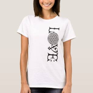 Bloem van het tattoo met een laag levensteken zwar t-shirt
