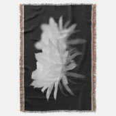 Bloem van zwarte en witte cactus deken (Voorkant Verticaal)