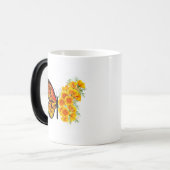 Bloem vlinder met gele Californische pap Magische Mok (Voorkant links)