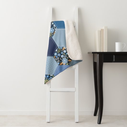 Bloemen, denim patchwork: blauw patroon. sherpa deken (In situ)