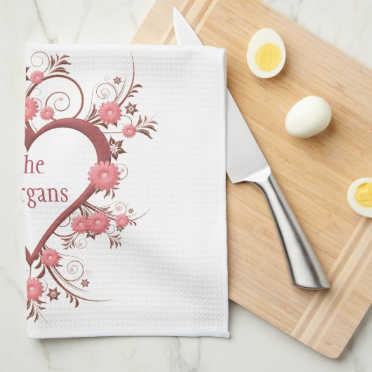 Bloemen en hartenliefde groeit hier en familienaam theedoek (Quarter Fold)