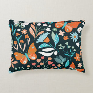 Bloemen en vlinders, decoratief naadloos patroon accent kussen