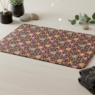 Bloemen en zeesterren op chocoladebruin badmat