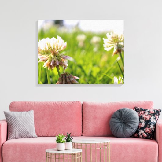 Bloemen in een veld canvas afdruk (Insitu (Woonkamer))