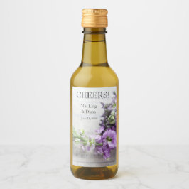 Bloemen in lavendebokken op oude muziek wijn etiket