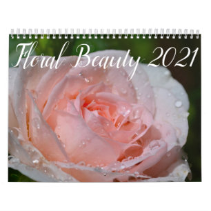 Bloemen omhoog dichtbij kalender