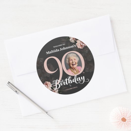 Bloemen Roze Grijs Custom Photo 90th Birthday Ronde Sticker (Envelop)