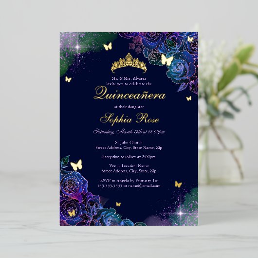 Bloemen vlinder regenboog goud quinceanera folie uitnodiging (Staand Voorkant)