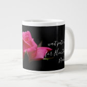 Bloemen w / Verse; rode rozenbloesem, Psalm 37:7 Extra Grote Beker (Voorkant rechts)