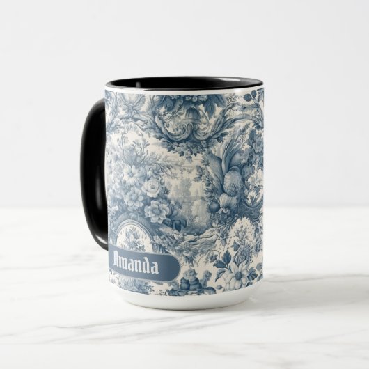 bloemenblauw toile de jouy monogram mok (Voorkant links)