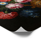 Bloemenboeket in oude uitgewerkte vaas- poster (Hoek)