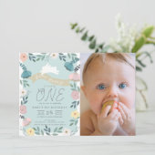 Bloementuin Blauw Wit Bunny Foto 1e verjaardag Kaart (Staand voorkant)