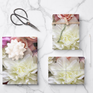 Bloemige cadeauverpakking met dahlia en rozen, 3 v inpakpapier vel