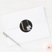 Bloemige magnolia monogram in gouden letter U Ronde Sticker (Envelop)