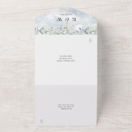 Bloemige Salie En Sering Monogram Winterhuwelijk All In One Uitnodiging (Buitenkant)