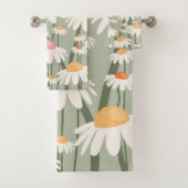 Bloemmarkt Tokio Retro Daisies Sage Green Bad Handdoek (Insitu)
