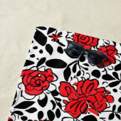 bloemmotief in rood, zwart en wit strandlaken (In situ)