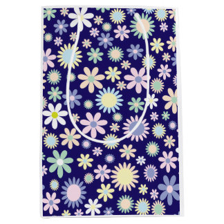 Bloemmotief met blauwe achtergrond medium cadeauzakje