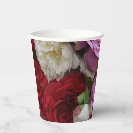 Bloempatroon papieren bekers met rozen en pioenroz (Voorkant)