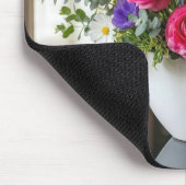 Bloemstuk op een glanzende tafel muismat (Hoek)