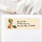 blond meisje met een kinderongeluk dat telefonisc etiket (Insitu)