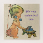 blond meisje met een kinderongeluk dat telefonisc legpuzzel (Verticaal)