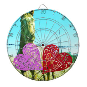 Blond paard en roze en rood hart dartbord
