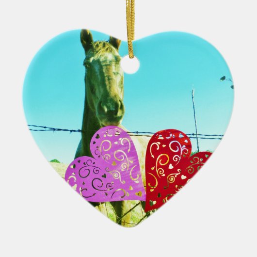 Blond paard en roze en rood hart keramisch ornament (Voorkant)