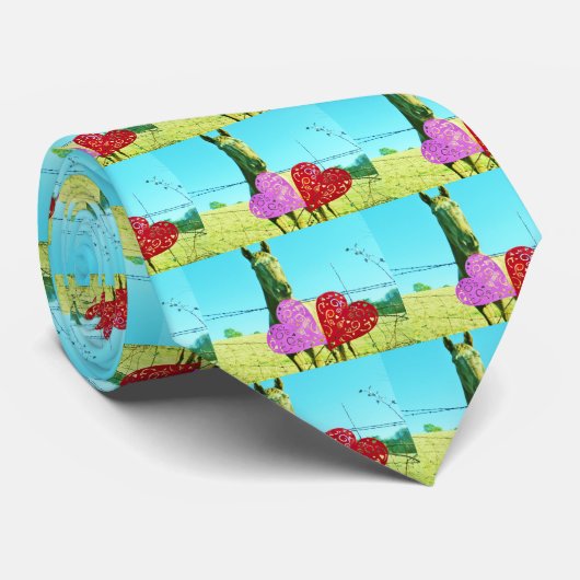 Blond paard en roze en rood hart stropdas (Opgerold)