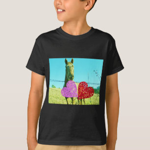 Blond paard en roze en rood hart t-shirt