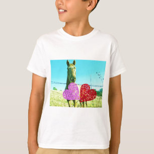 Blond paard en roze en rood hart t-shirt
