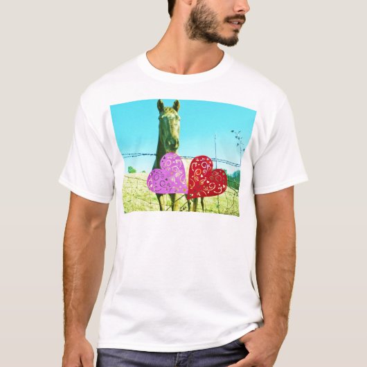 Blond paard en roze en rood hart t-shirt (Voorkant)